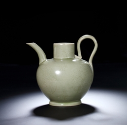 青釉執(zhí)壺：晚唐、五代以來典型的秘色貢瓷作品