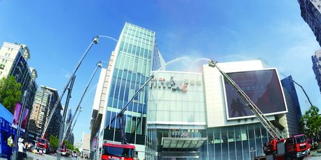 滅火演練萬象城餐廳“失火” 救援實(shí)戰(zhàn)過程猶如教科書