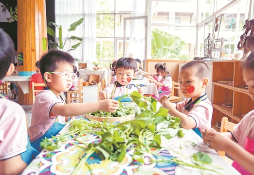 幼兒園開(kāi)啟一段特別“美食”之旅 激發(fā)孩子愛(ài)國(guó)情懷