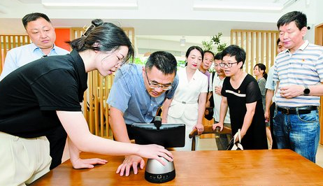 法律服務(wù)送到家門(mén)口 營(yíng)造良好法治環(huán)境