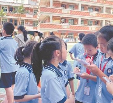 趣味體育活動在小學舉行 堅持到底為榮譽而戰(zhàn)！