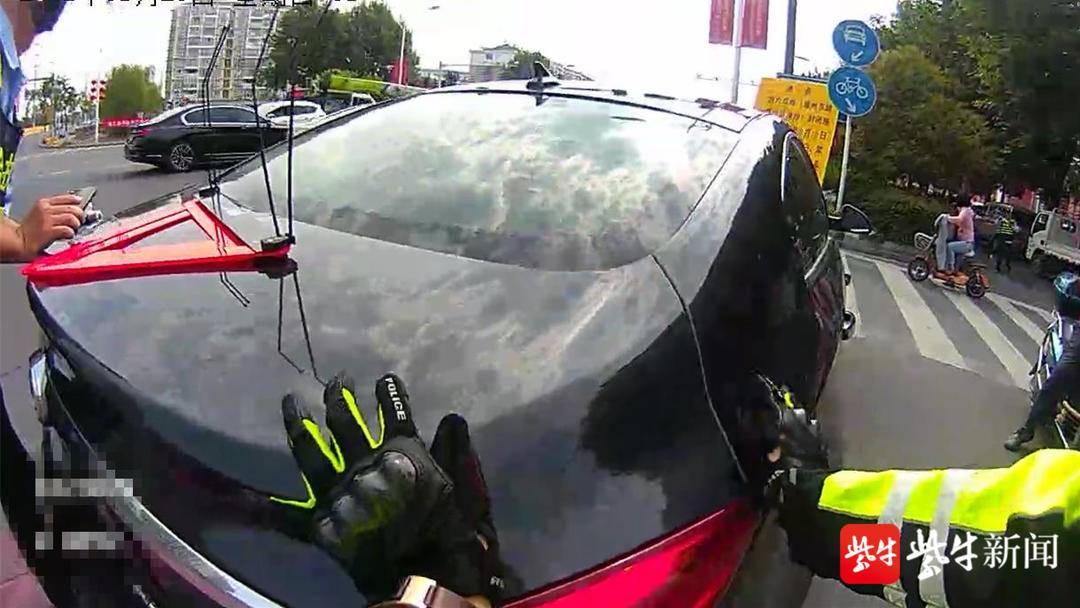 男子行駛路口突然無法啟動 巡邏民警解決燃眉之急