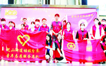 薌城區(qū)：為垃圾分類志愿者服務隊授旗儀式