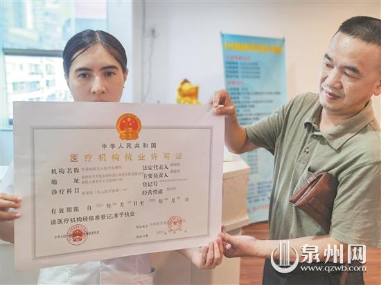 盲人按摩行業(yè)獲得首張許可證 逐漸邁入專業(yè)化、規(guī)?；?/>
								<p>記者從市殘聯(lián)獲悉，日前我市盲人按摩行業(yè)獲得了首張《醫(yī)療機(jī)構(gòu)執(zhí)業(yè)許可證》，填補(bǔ)了這一領(lǐng)域的空白，意味著全市盲按行業(yè)發(fā)展逐漸邁入專業(yè)化   <a href=