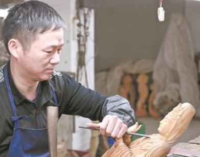 徐錦燦：探索木語(yǔ)蘊(yùn)雅意 藝術(shù)魅力自天成