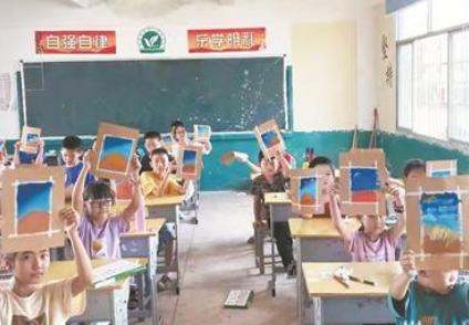 支教團(tuán)隊(duì)開展公益支教活動(dòng) 傳播希望傳遞夢(mèng)想