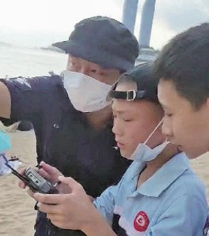 110義航隊(duì)為孩子提供無人機(jī)巡邏體驗(yàn)機(jī)會