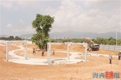 鳳凰花公園大型結(jié)構(gòu)基本成型 爭(zhēng)取在明年3月完工