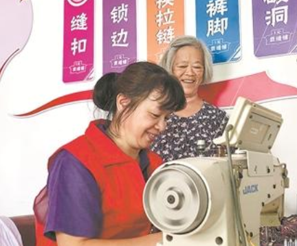 志愿者設(shè)置“一元裁縫鋪” 推動村民養(yǎng)成勤儉節(jié)約好習(xí)慣