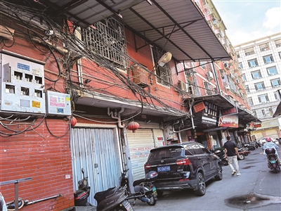 石獅市農(nóng)貿(mào)市場及周邊房屋有待整治 存在一定安全隱患