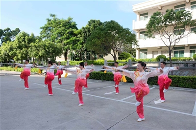 石獅太極拳代表隊(duì)在展演中取得優(yōu)異成績