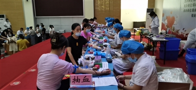錦尚鎮(zhèn)舉行無(wú)償獻(xiàn)血活動(dòng) 192人次獻(xiàn)血64300毫升