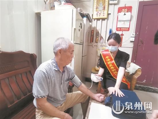 見(jiàn)義勇為“蜘蛛俠”行善者遇到困難 志愿者上門(mén)幫扶