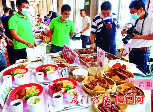 廈門舉辦餐飲行業(yè)產(chǎn)品對(duì)接會(huì) 智能送餐機(jī)器人多處投用