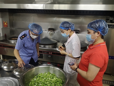 規(guī)范購進食材一品一碼錄入 保障校園師生“舌尖安全”