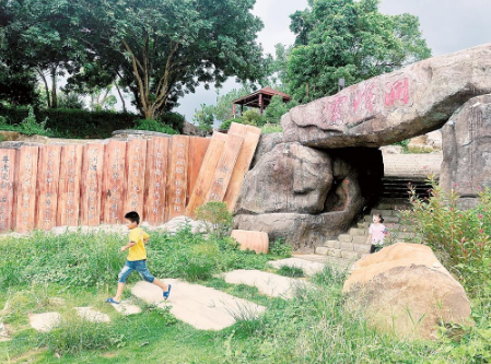后坑村走出一條生態(tài)農(nóng)業(yè)發(fā)展道路 吸引游客前來探訪