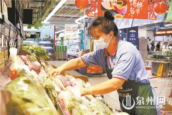 確保轄區(qū)民生物資供應充足 商超采取無接觸配送服務
