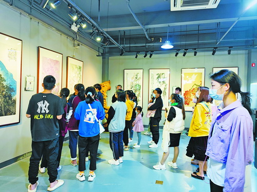 中泰藝術(shù)家書畫精品聯(lián)展將持續(xù)至11月6日
