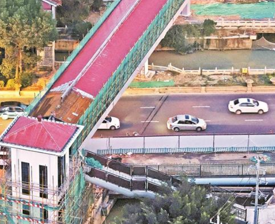 泉州市區(qū)“電梯天橋”進(jìn)入掃尾工作 爭取早日完工通行