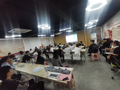 引領(lǐng)服裝產(chǎn)業(yè)開拓跨境市場 提升企業(yè)核心競爭力