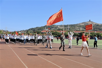 閩南理工學(xué)院舉行田徑運動會 3500多人次參加比賽
