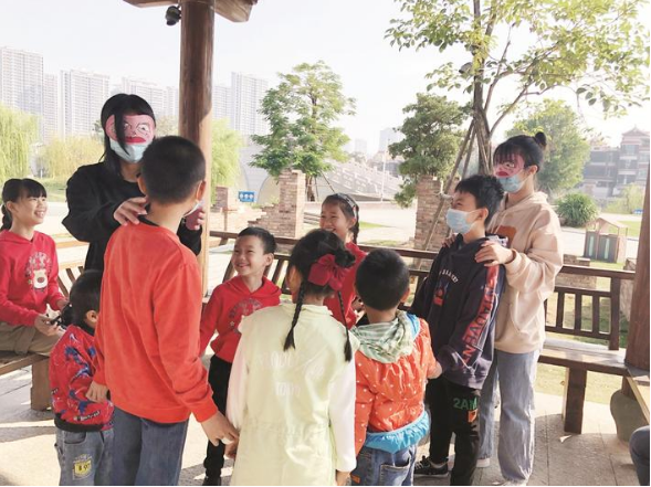 公園內開展親子互動活動 解決兄弟姐妹血緣間羈絆