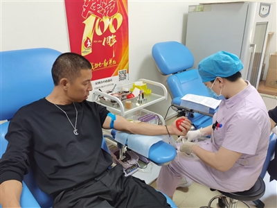 50歲“卡賓先生”飛行800公里 成功獻(xiàn)上第一次熱血