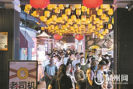 泉州西街成為古城夜游焦點(diǎn) 夜景和美食令人流連忘返