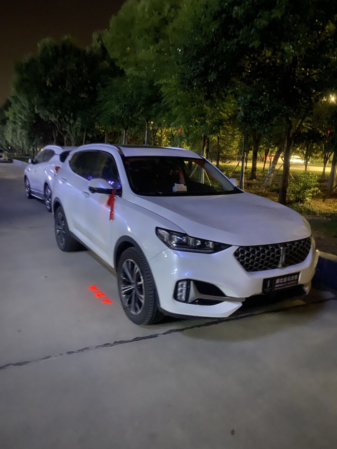 男子酒后車內(nèi)昏睡 民警擔(dān)心有危險(xiǎn)果斷破窗救人