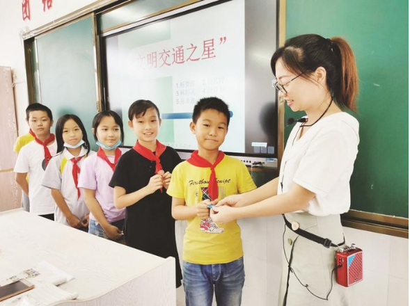 提高學(xué)生交通法規(guī)的認(rèn)知水平 攜手共建平安校園