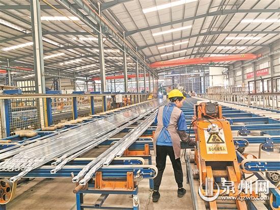 泉州市企業(yè)跟隨市場潮流 家居工藝產(chǎn)業(yè)撬動綠色制造