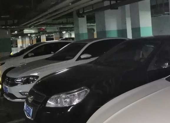 打通巡游車和網(wǎng)約車壁壘 網(wǎng)約車司機(jī)獲出租車駕駛員證