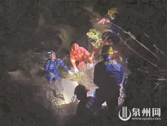 一男子到山上抓馬蜂 結果發(fā)生意外被石頭壓住