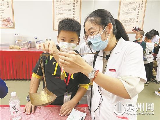 小記者走進(jìn)中藥科普實踐基地 感受中醫(yī)藥博大精深
