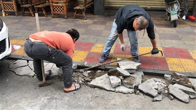 靈秀鎮(zhèn)集中拆除道路違章爬坡 當日累計拆除150余米