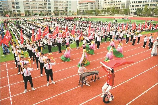 泉州市不少學(xué)校紛紛舉行運(yùn)動(dòng)會(huì) 提高學(xué)生體質(zhì)健康水平