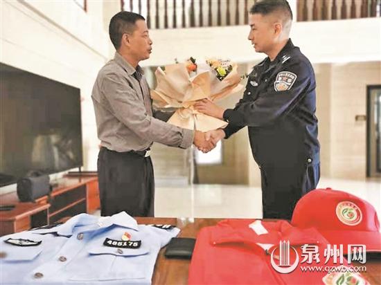 脫下警服又披上新戰(zhàn)衣 從警38年繼續(xù)為人民服務(wù)