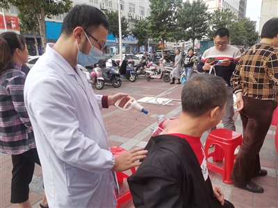 寶蓋進(jìn)園區(qū)宣傳公共衛(wèi)生服務(wù)項(xiàng)目 提供中醫(yī)藥保健指導(dǎo)