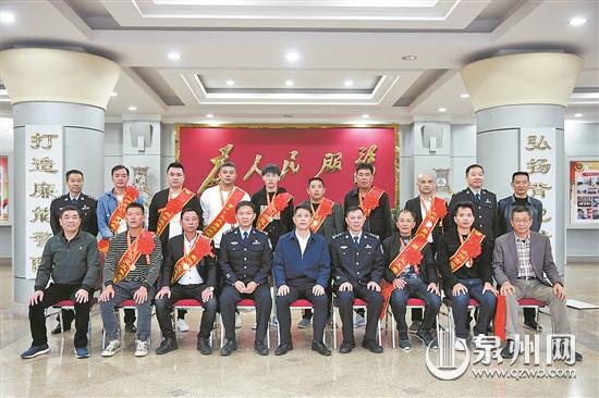 晉江召開見義勇為模范座談會(huì) 歡迎勇士們載譽(yù)歸來(lái)