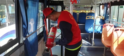 石獅公交加強行車安全管理 開展督導(dǎo)檢查志愿服務(wù)