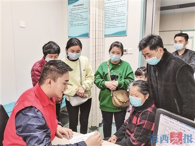 廈門大學碩士生開展志愿服務 獲志愿者優(yōu)秀個人獎