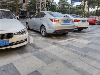 停車(chē)位未清除干凈造成誤解 多個(gè)車(chē)主被貼罰單