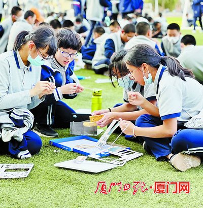 集美中學(xué)舉辦第三屆科技創(chuàng)想節(jié) 為學(xué)生播撒興趣種子