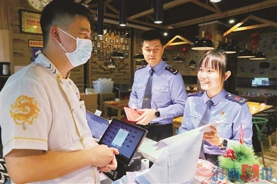 90后萌妹子摸清轄區(qū)底數(shù) 從“半路出家”到成為執(zhí)法能手