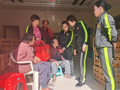 石獅市志愿者開展暖冬行動(dòng) 為8位老人送去溫暖