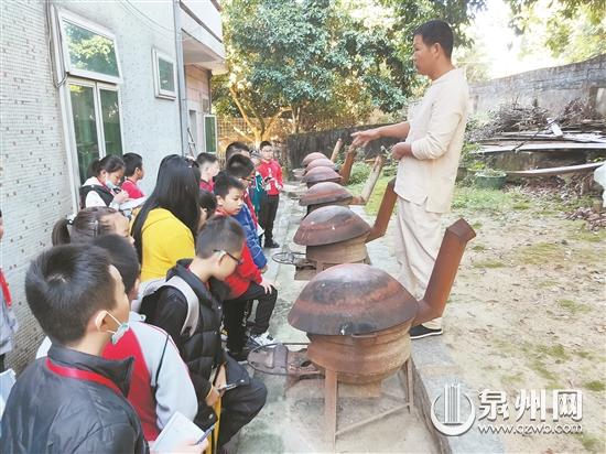 小記者前往黑雞熟地文創(chuàng)園 了解九制熟地制作工藝