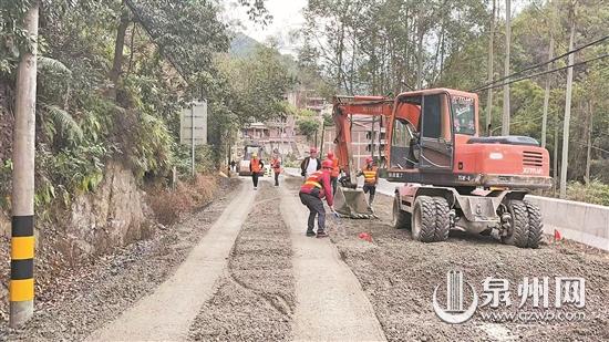 洛江區(qū)羅溪鎮(zhèn)推進路面改造建設 萬名村民出行更加方便