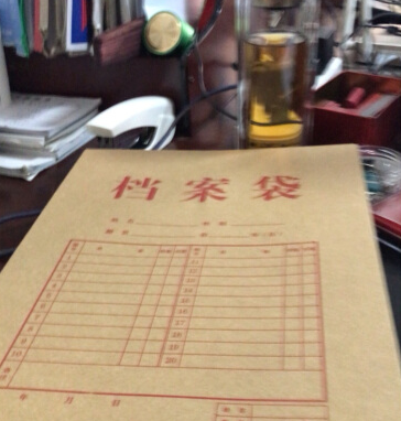 男子將文件袋遺落在公交車上 熱心司機(jī)物歸原主