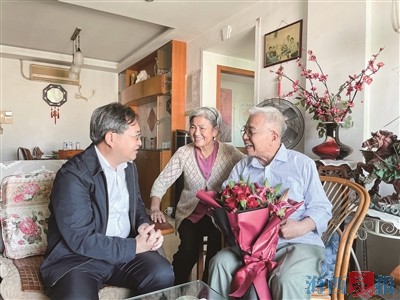 職業(yè)大學(xué)90歲高齡高維真教授捐資設(shè)“師德獎教基金”
