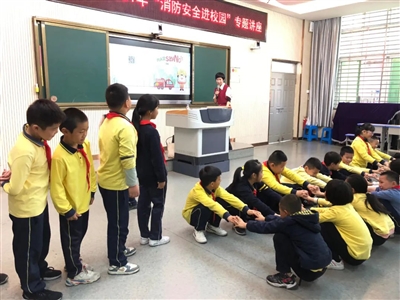石獅市消防救援大隊(duì)走進(jìn)校園 增強(qiáng)師生消防安全意識(shí)